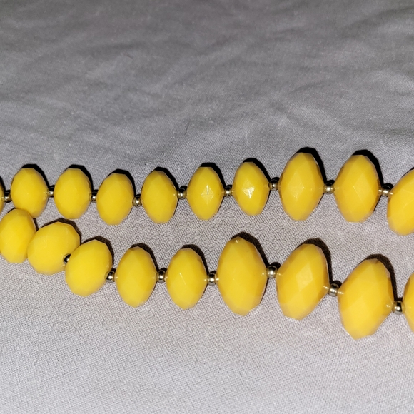 Yellow Faceted Acrylic statement necklace - Picture 3 of 4